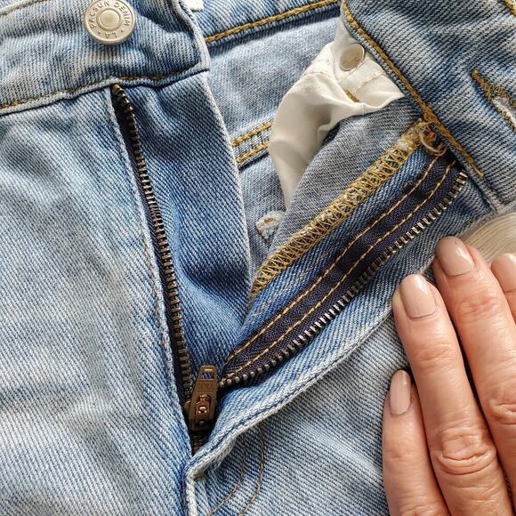 PacSun Light Blue Ripped Denim Mom Shorts Size 26 - Picture 9 of 16